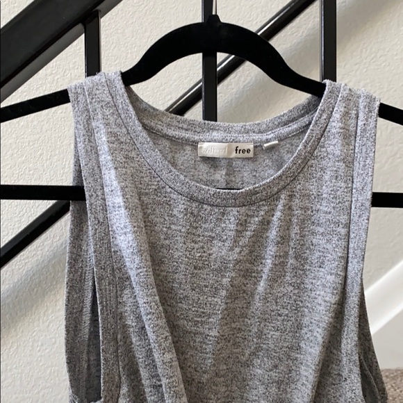 Twist knot tank top - Picture 3 of 3